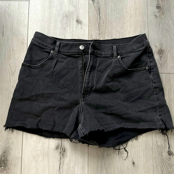 Black faded shorts - Picture 1 of 4